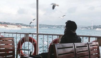 AYX GAME-美国队中场贝尔特拉在巴黎奥运会上展现出强大的进攻组织能力，贝尔内特