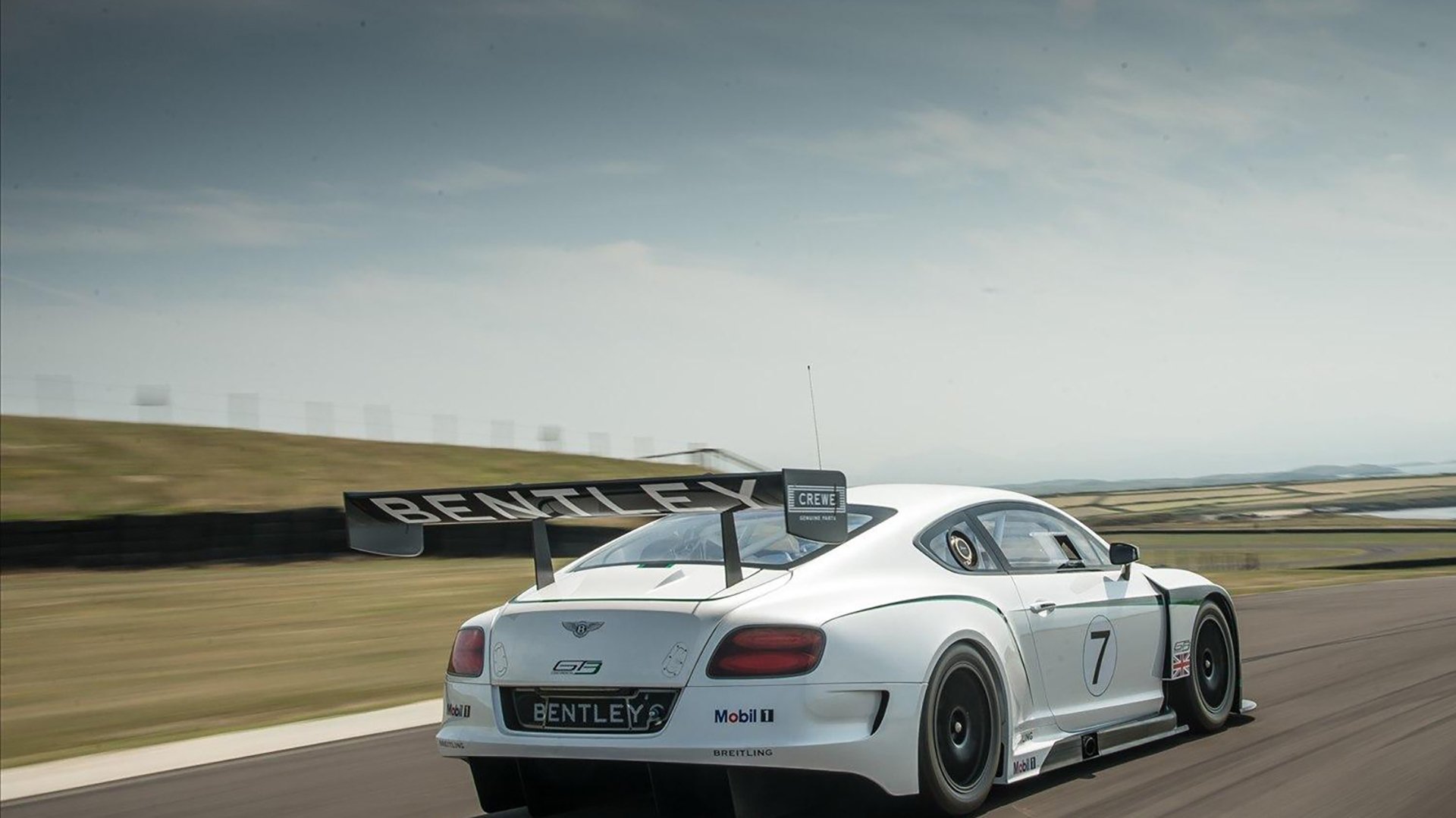 爱游戏电竞官网-传球节奏变化是否成为撕破高位压迫的利器，传球解释