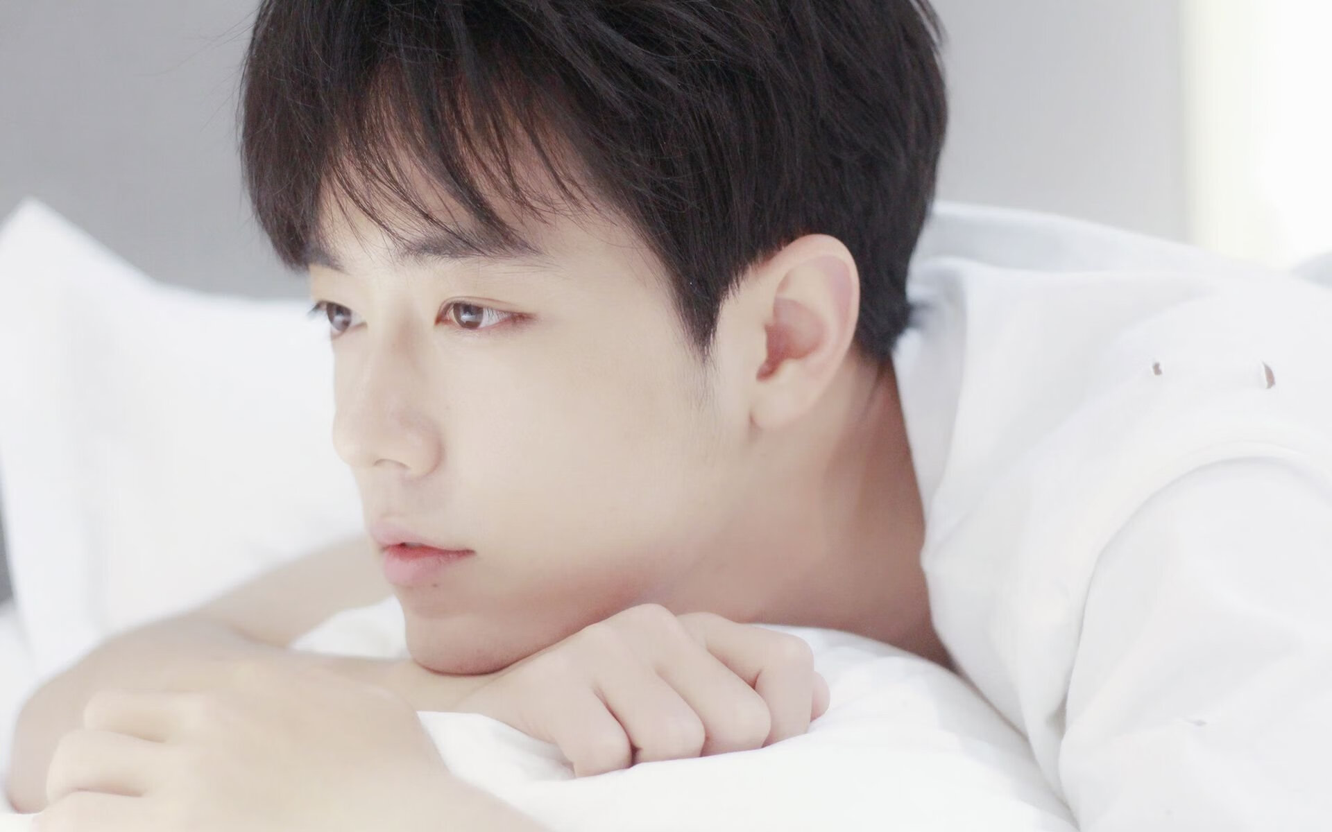 爱游戏中国官方网站平台-快攻反击节奏快，防守布局冷静，快攻防守人犯规